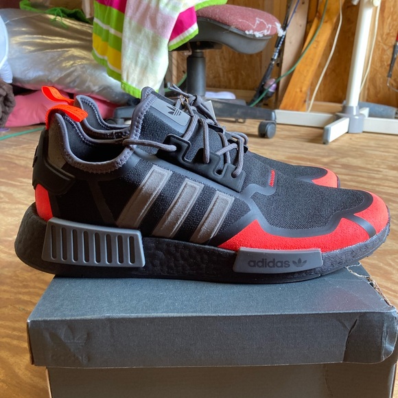 Adidas only worn one time, size 10 - Picture 2 of 2